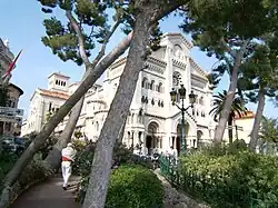 La cathédrale Notre-Dame-Immaculée vue depuis le jardin de la ruelle Sainte-Barbe.