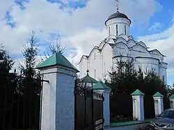 Couvent Kniaguinine à Vladimir : autre exemple de zakomars et kokochnikis réunis.