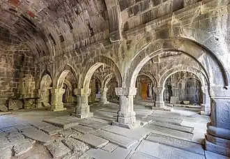 Les arches à l'intérieur du monastère
