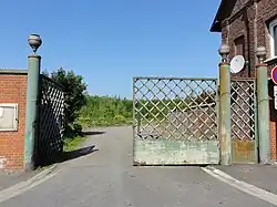 L'entrée de la fosse.