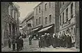 Moncontour : la rue du Martray vers 1905 (carte postale Lequien-Ravalec).
