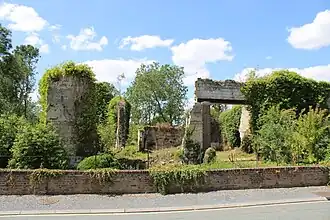 Ruines de l'ancien manoir.