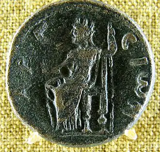 Monnaie d'Argos avec représentation de la statue d'Héra d'Argos de Polyclète. 155-156 ap. J.-C. Musée numismatique d'Athènes.