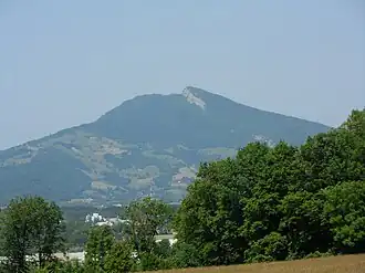 Le mont Beauvoir est bien visible à Saint-Christophe-sur-Guiers.