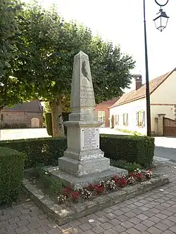 Le monument aux morts.