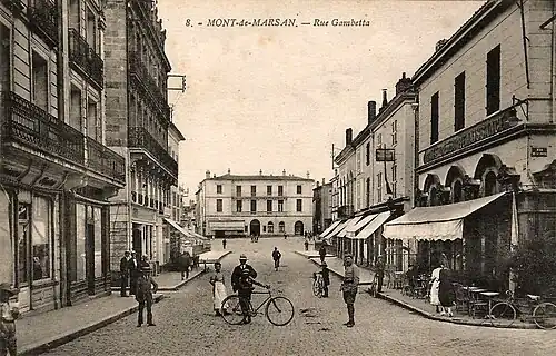 En direction de la maison de la famille de Lyon (actuelle Société Générale)