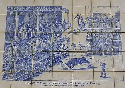 Azulejos au n°20 de la place Saint-Roch à Mont-de-Marsan représentant depuis le 18 juillet 2003 cette même place au XIXe siècle lorsqu'elle accueillait les courses de taureaux espagnoles. Reconstitution réalisée par L.Frontère, d'après un croquis de M.Lansalade.