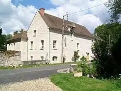 Ancien moulin, rue d'Hermenonville.