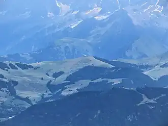 Le mont Joux depuis le mont Charvin au sud-ouest.