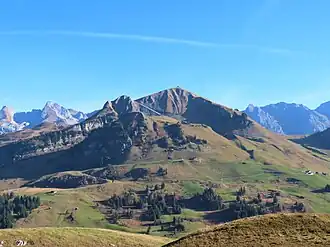 Le mont Lachat de Châtillon depuis Samance au nord-ouest.
