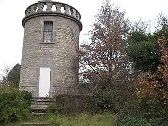 La tour au sommet du mont Narcel.