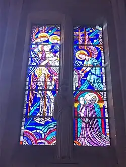 Vitrail de l'abside au centre : L'Assomption