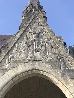 Bas-relief extérieur : le Calvaire