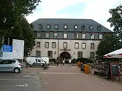 Bâtiment d'entrée menant à la cour des pèlerins au mont Sainte-Odile.