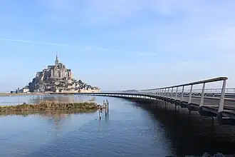 Le mont en 2014 avec sa passerelle.