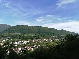 Vue d'ensemble du Grand Brion depuis les coteaux de la montagne d'Uriol.