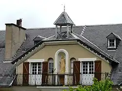 Détail de l'ancien bâtiment religieux reconverti en crèche