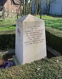 Monument hommage aux soldats du Liverpool Pals qui ont libéré le village le 1er juillet 1916.