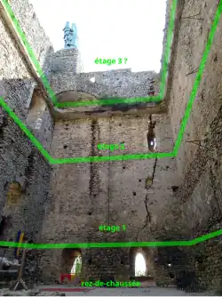 Photographie en couleurs retouchée figurant l'emplacement des planchers disparus d'une tour.