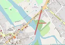 Carte représentant le tracé d'un ancien pont restitué sur le cadastre moderne.