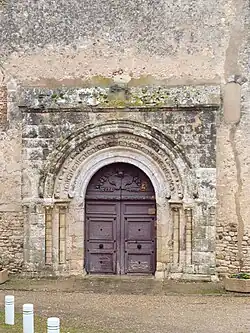 Porche de l'églisefaçade ouest - nord-ouest.