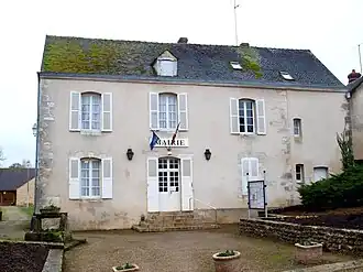 La mairie, ancien presbytère depuis 1734.