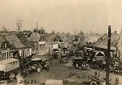 Les armées alliées à Montbrehain le 13 octobre 1918 (place du monument de nos jours).