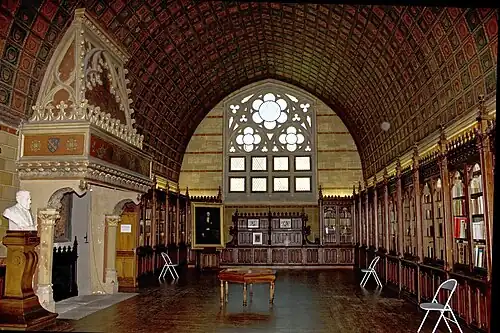 Salle de réunion et bibliothèque