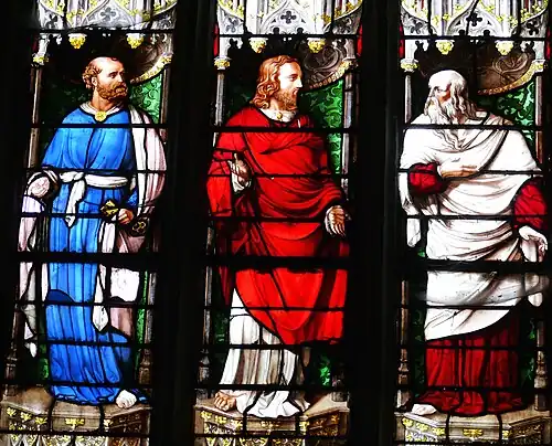 Vitrail de la chapelle Saint-André : Le Christ entre saint Pierre et saint Paul