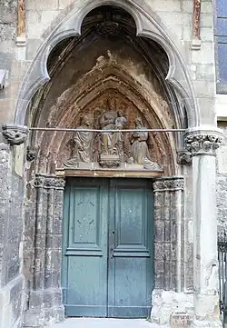 Portail latéral nord du XIVe&nbsp;siècle.