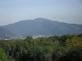 Vue du Monte Bisbino depuis le sud-ouest.