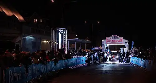 Départ devant les Halles centrales de Reims en 2024.