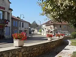 Montestruc et la N 21 qui la traverse.