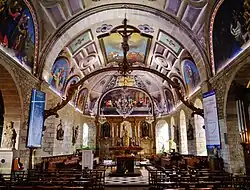 Vue du chœur depuis la nef.