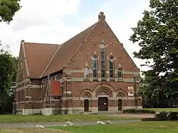 ... et vue de 3/4 profil et porche