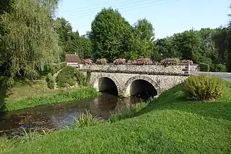 Pont de la D 922 sur la Thironne.