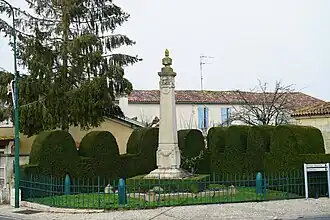 Le monument aux morts.
