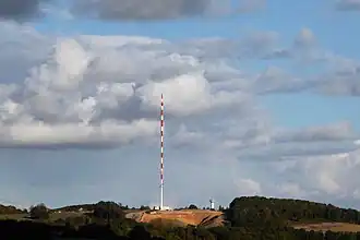 Pylône de l'émetteur et château d'eau de Montlandon.