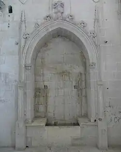 Tombe de la sœur de l'abbé de Maussang.