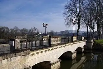 Le pont sur la Tude à Montmoreau.