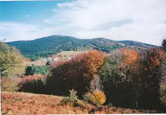 Le puy de Montoncel vu depuis le hameau de La Muratte.