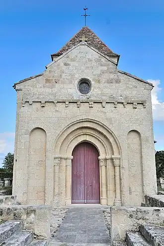 La façade occidentale de l'église.