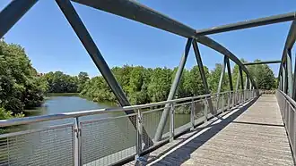 La passerelle au-dessus de l'Isle.