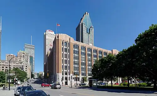 derrière le Bureau de la Citoyenneté