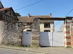 Portail de ferme, rue St-Antoine.
