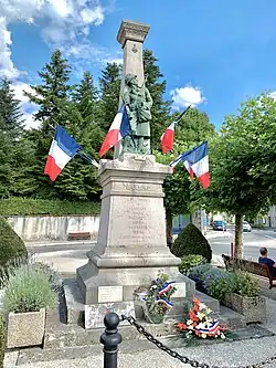 Monument aux morts de Clairvaux-les-Lacs.