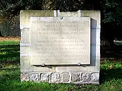 Monument en souvenir de Joseph Bonaparte et Julie Clary, qui furent propriétaire de l'ancien château de Survilliers à partir de 1803.