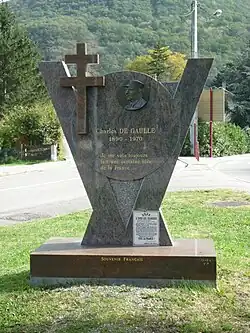 Monument en l'honneur de Charles de Gaulle.