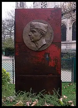 Monument en hommage à Saint-Exupéry.