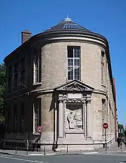Denys Puech, Monument au Pr Tarnier (1905), à l'angle de l'avenue de l'Observatoire et de la rue d'Assas.